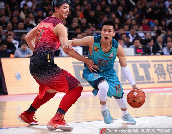 广东一夜3消息！杜锋或重返国家队，胡明轩遭围攻，徐杰沉冤得雪（广东一夜三大动态：杜锋或回归国家队，胡明轩遭质疑，徐杰洗清冤屈）