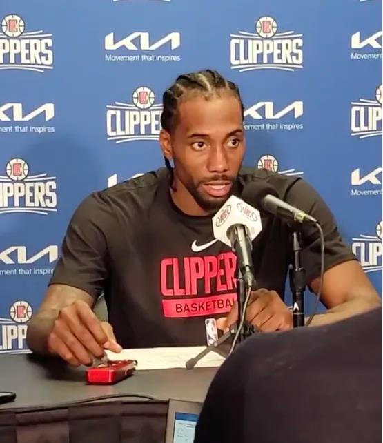 庆祝苏超夺冠，泰州市委书记与泰州队球员合唱《歌唱祖国》（苏超问鼎，泰州市委书记携泰州队合唱《歌唱祖国）