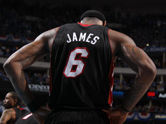 获评10分！陈威全场完成12次扑救，力保海港客场龙门不失（满分10分！陈威12次神扑助海港客场零封对手）