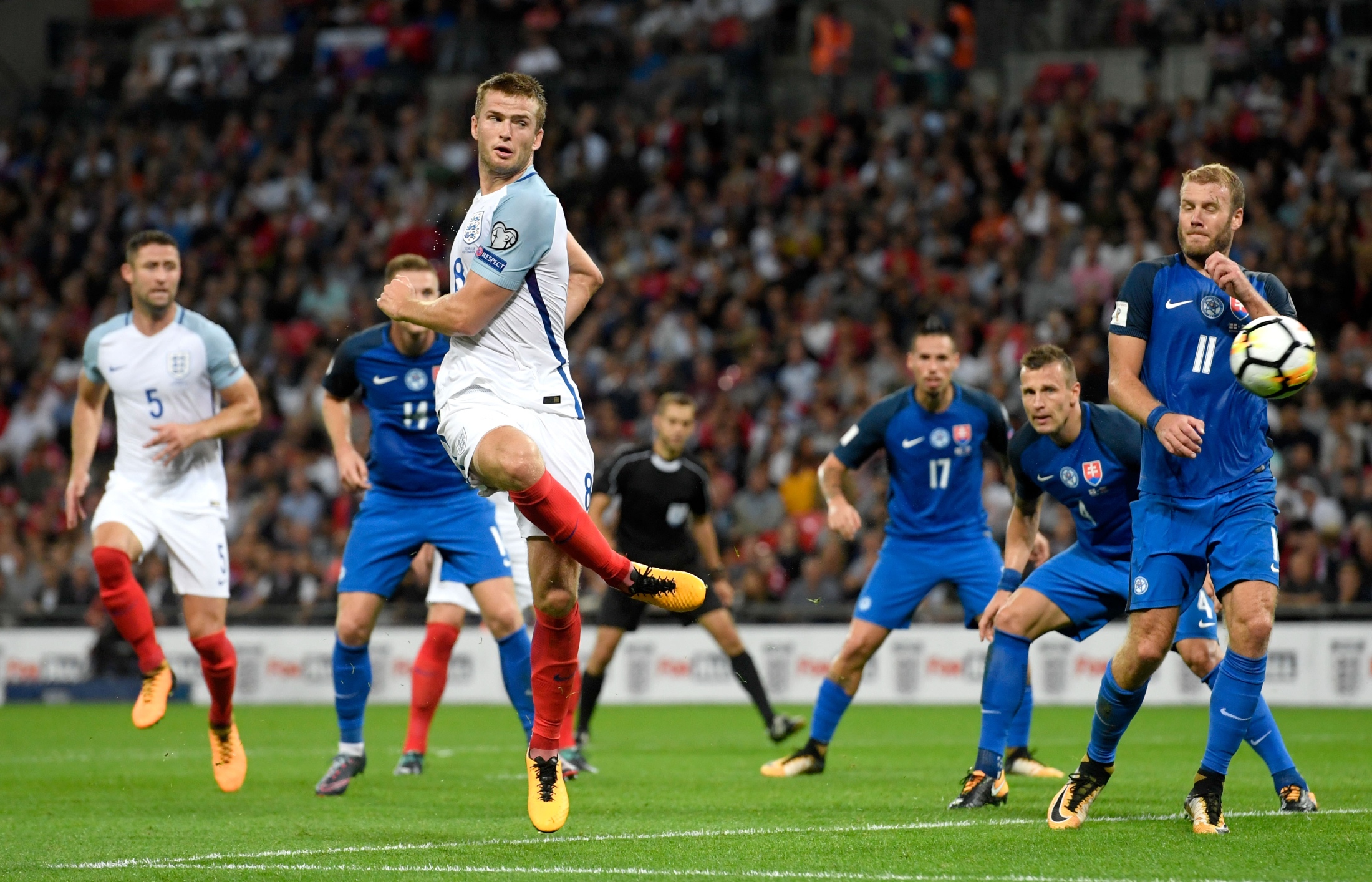 弗洛因德：于帕梅卡诺正处最佳状态，续约问题不会继续拖下去（弗洛因德：于帕梅卡诺状态巅峰，续约将尽快解决）