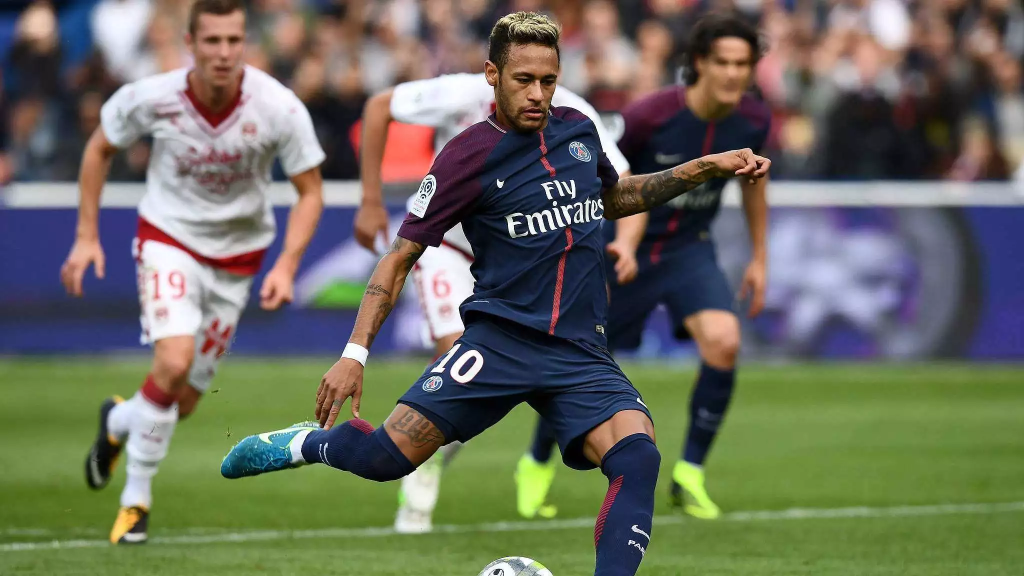 迪尼：谢什科在场上犹豫不决，他从来都和队友不在一个频道上（迪尼：谢什科比赛中优柔寡断，始终与队友不同步）