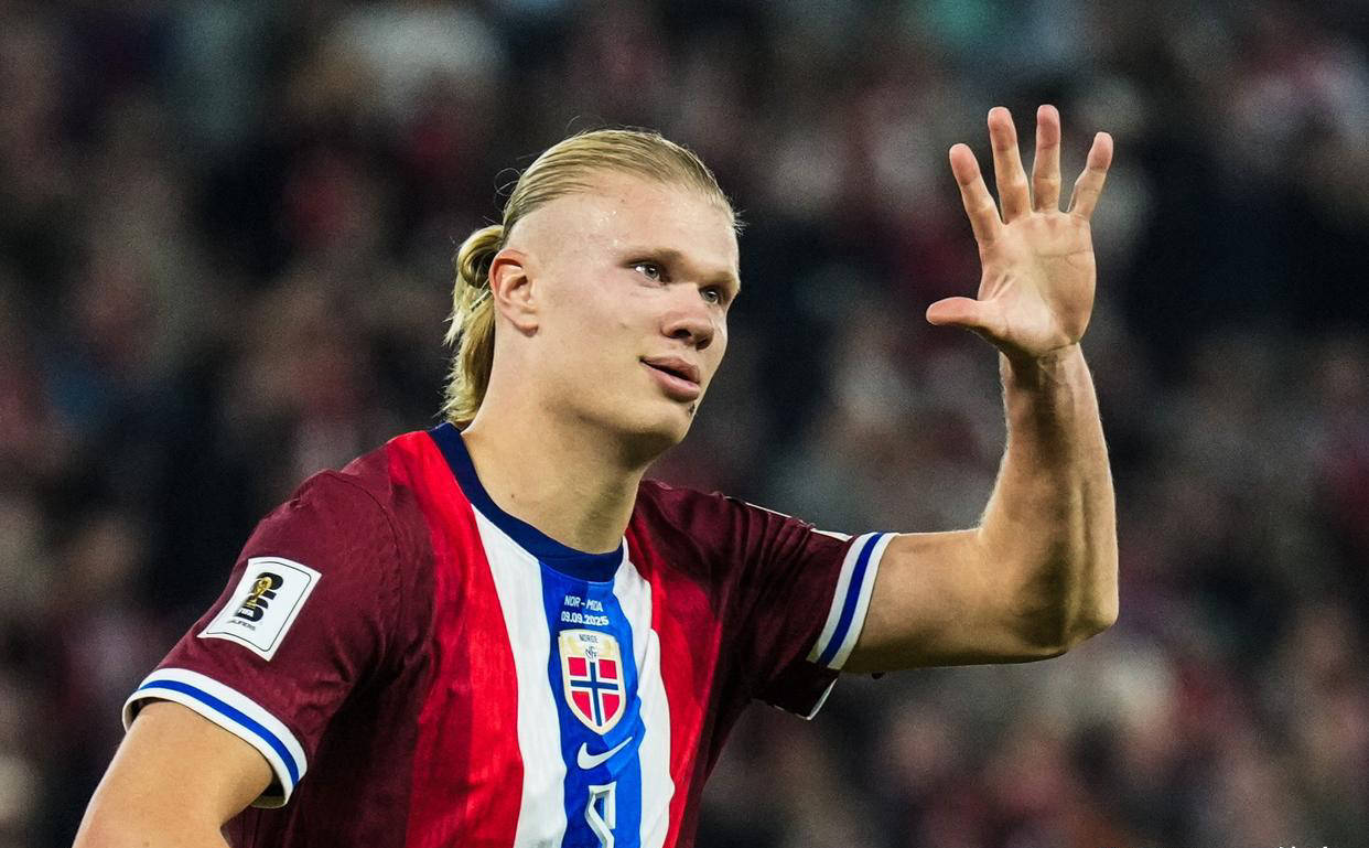 表现惊艳！伊力福拉提10中6贡献17分&半场上演精彩压哨（状态火爆！伊力福拉提10投6中砍下17分，半场奉上压哨好戏）