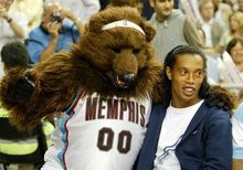 里程碑之战，恩里克迎来执教生涯第400场俱乐部赛事（里程碑之役：恩里克迎来执教生涯第400场俱乐部比赛）