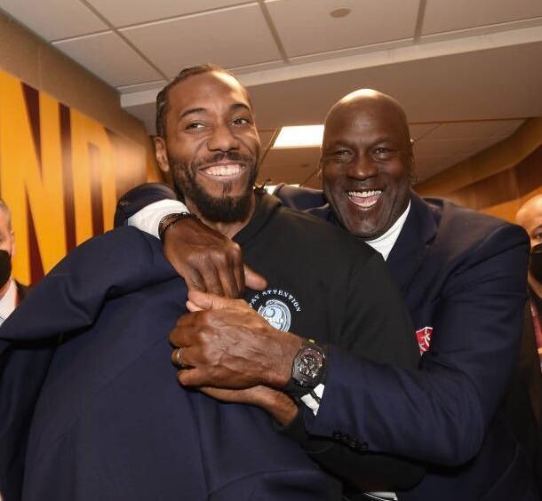 女足热身两连败！马德兴：若主教练不下课，明年亚洲杯或惨败（女足热身两连败，马德兴直言：若不换帅，明年亚洲杯恐遭惨败）