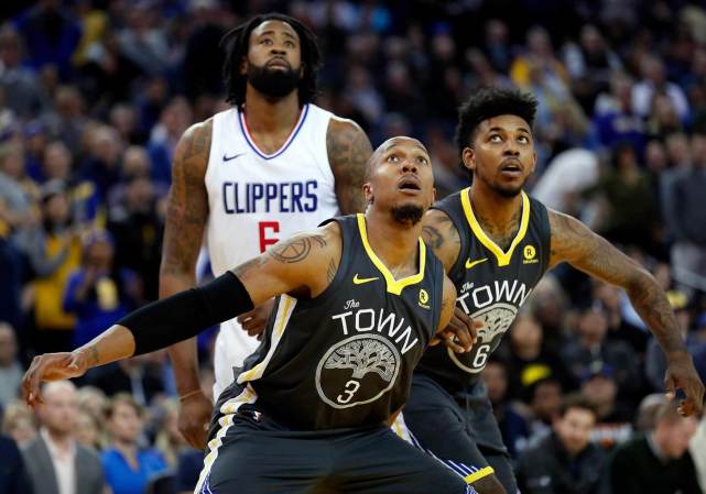 那不勒斯官方：洛博特卡在意杯赛前热身时左腿后胫肌拉伤（那不勒斯通报：洛博特卡意大利杯赛前热身左腿后胫肌拉伤）