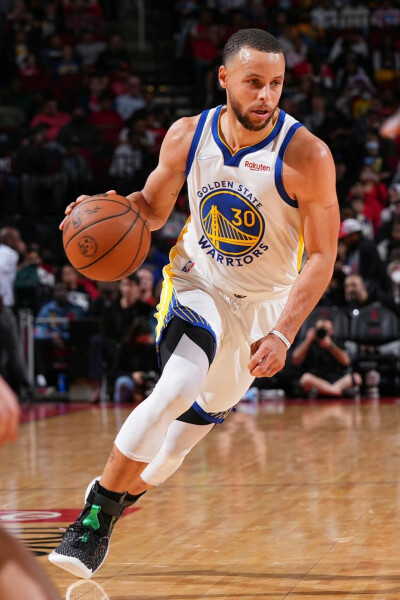 萨林杰成水货？广东三小外援太强势，杜锋缺一个“黑又硬”中锋！（萨林杰被打回原形？广东三小外援强势，杜锋亟需一名强硬中锋）