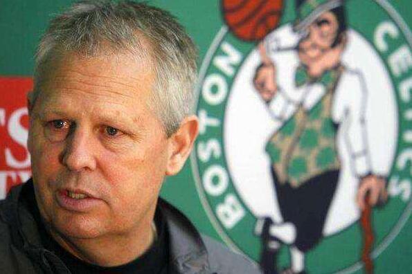 NBA球员数据榜：字母哥得分继续领先,（NBA数据榜：字母哥得分仍居首位）